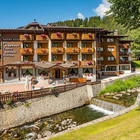 Hotel St. Raphael Мадонна-ди-Кампильо Экстерьер фото