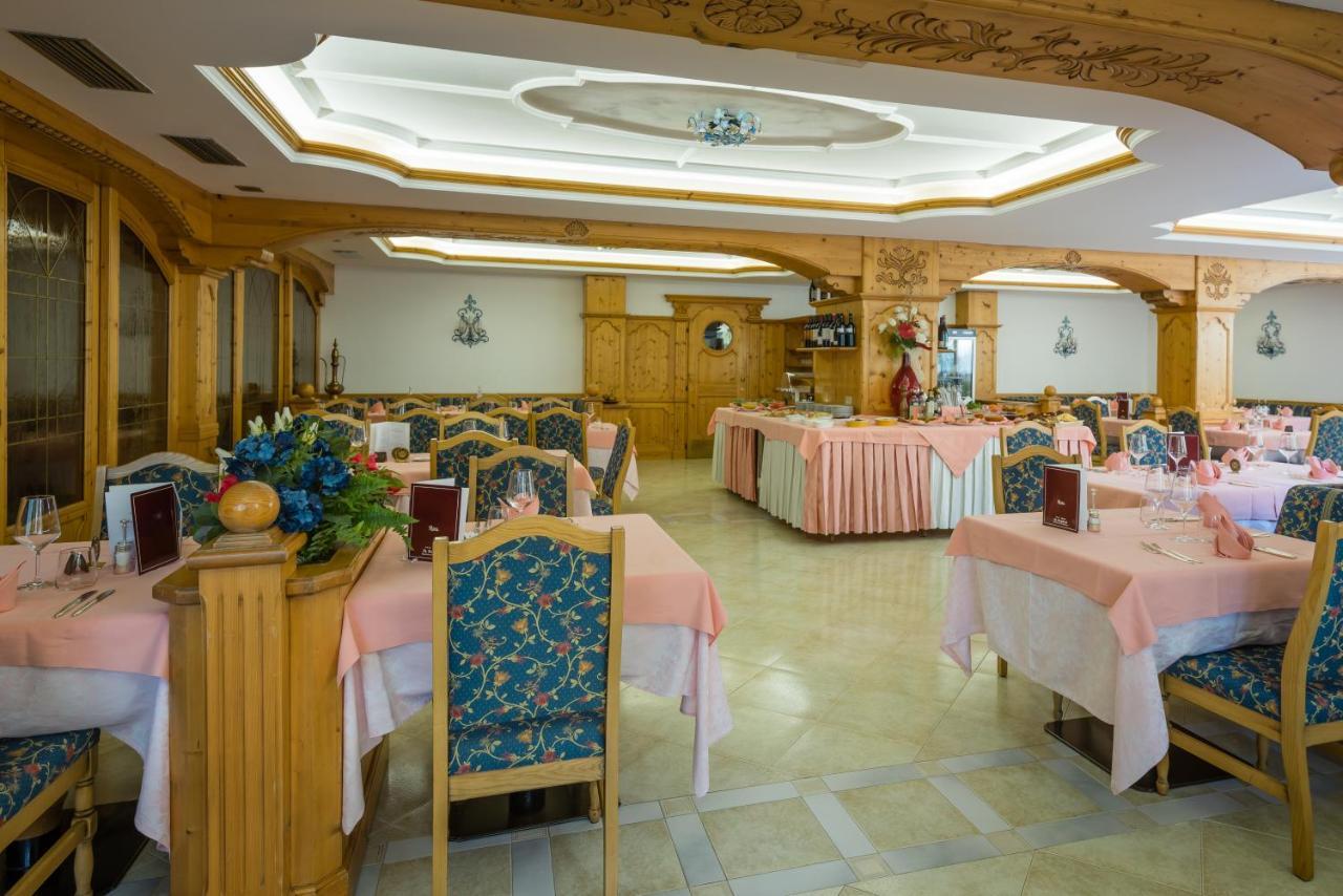 Hotel St. Raphael Мадонна-ди-Кампильо Экстерьер фото