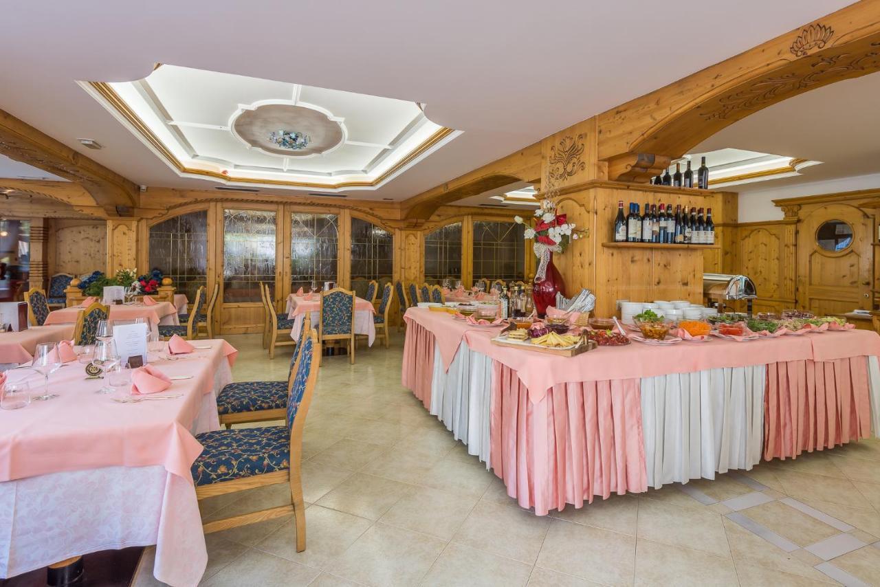 Hotel St. Raphael Мадонна-ди-Кампильо Экстерьер фото