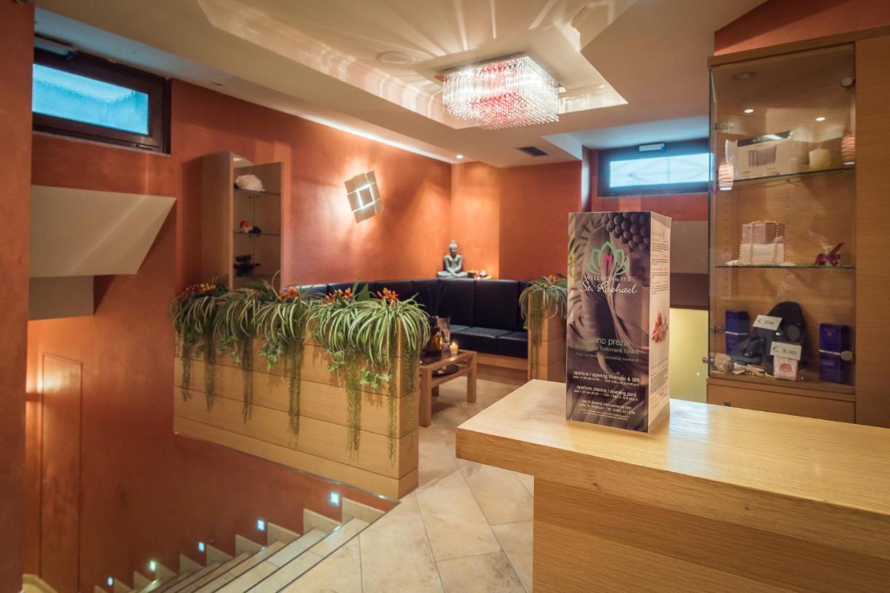 Hotel St. Raphael Мадонна-ди-Кампильо Экстерьер фото