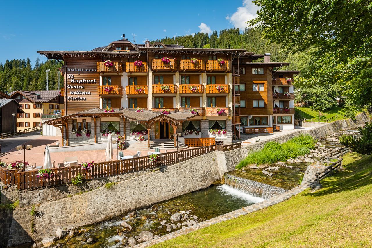 Hotel St. Raphael Мадонна-ди-Кампильо Экстерьер фото