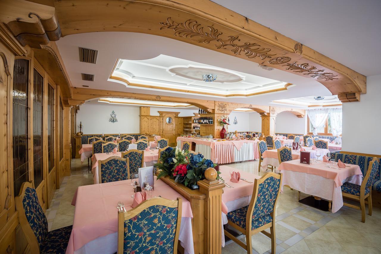 Hotel St. Raphael Мадонна-ди-Кампильо Экстерьер фото