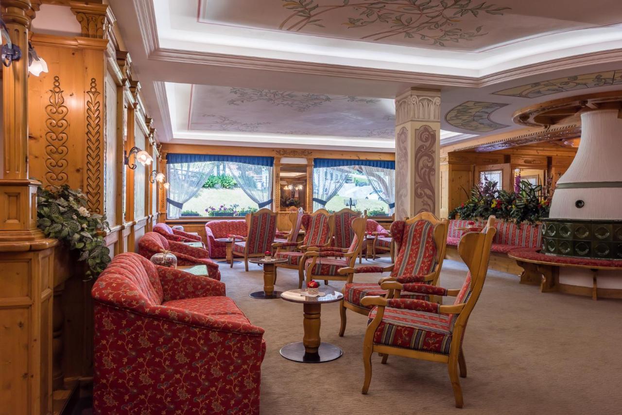 Hotel St. Raphael Мадонна-ди-Кампильо Экстерьер фото