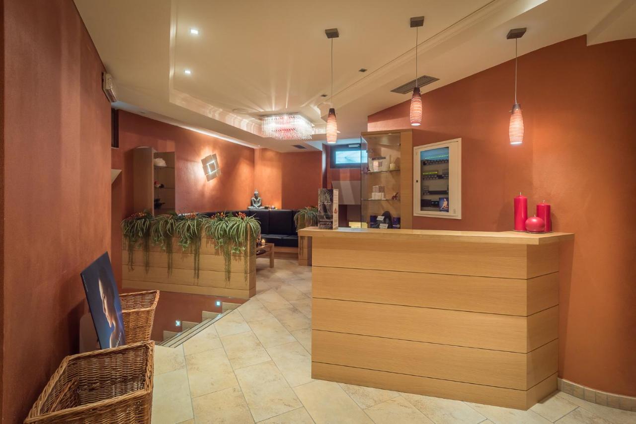 Hotel St. Raphael Мадонна-ди-Кампильо Экстерьер фото