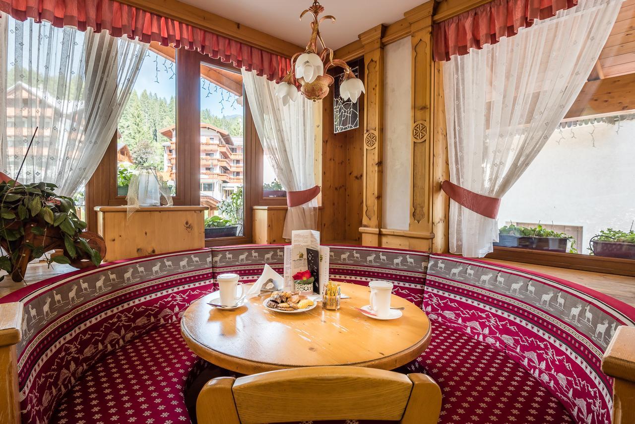 Hotel St. Raphael Мадонна-ди-Кампильо Экстерьер фото