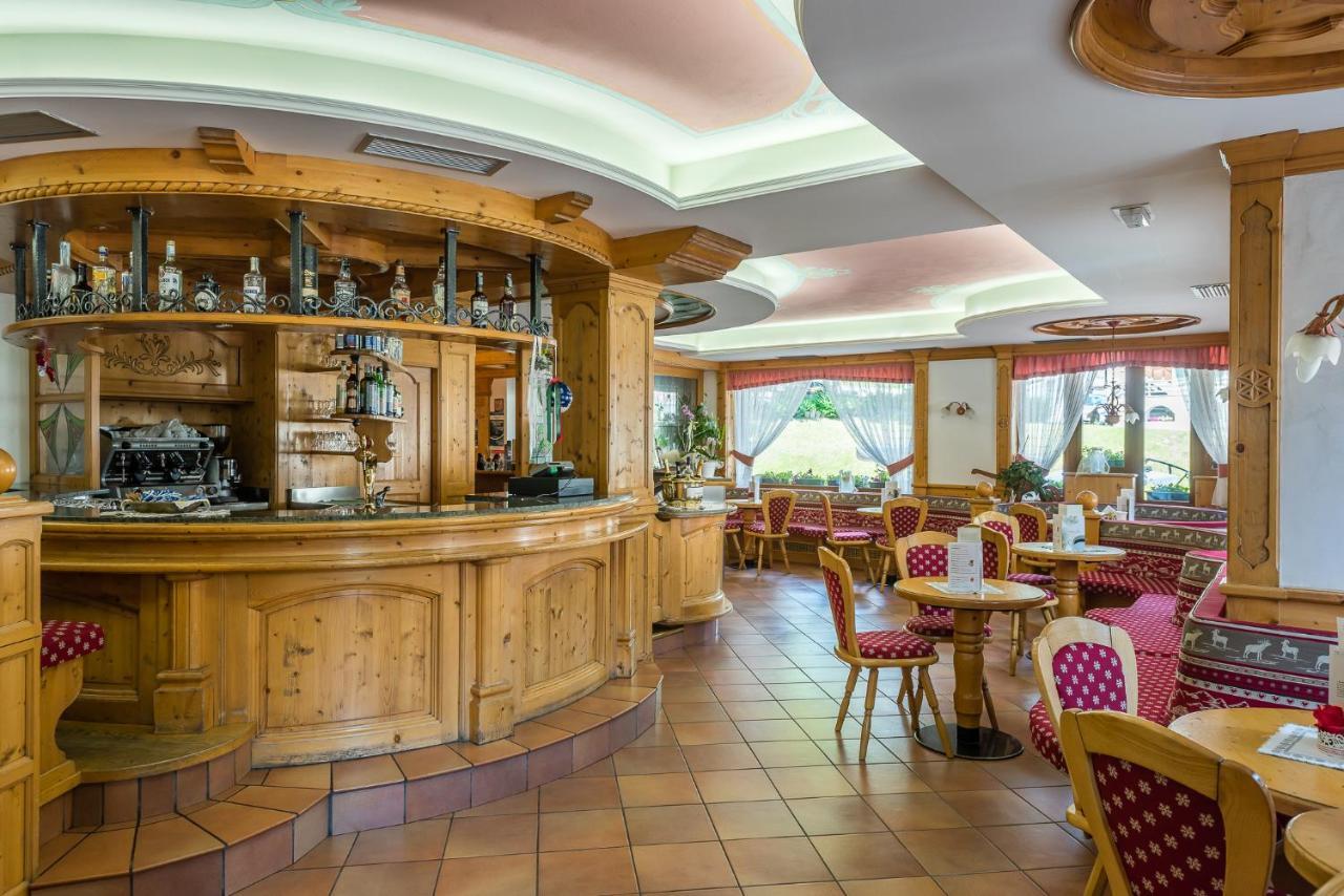 Hotel St. Raphael Мадонна-ди-Кампильо Экстерьер фото