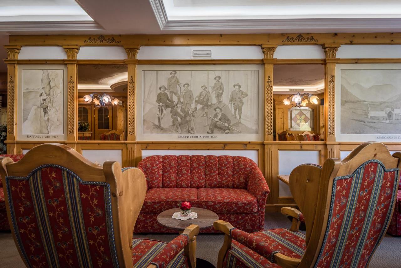 Hotel St. Raphael Мадонна-ди-Кампильо Экстерьер фото