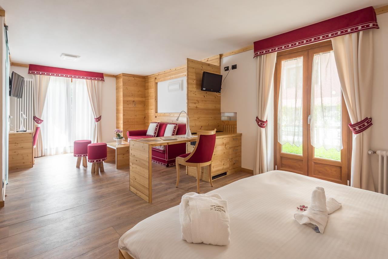 Hotel St. Raphael Мадонна-ди-Кампильо Экстерьер фото